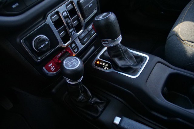 Used 2024 Jeep Wrangler Unlimited Sahara w/ Technology Group image 18