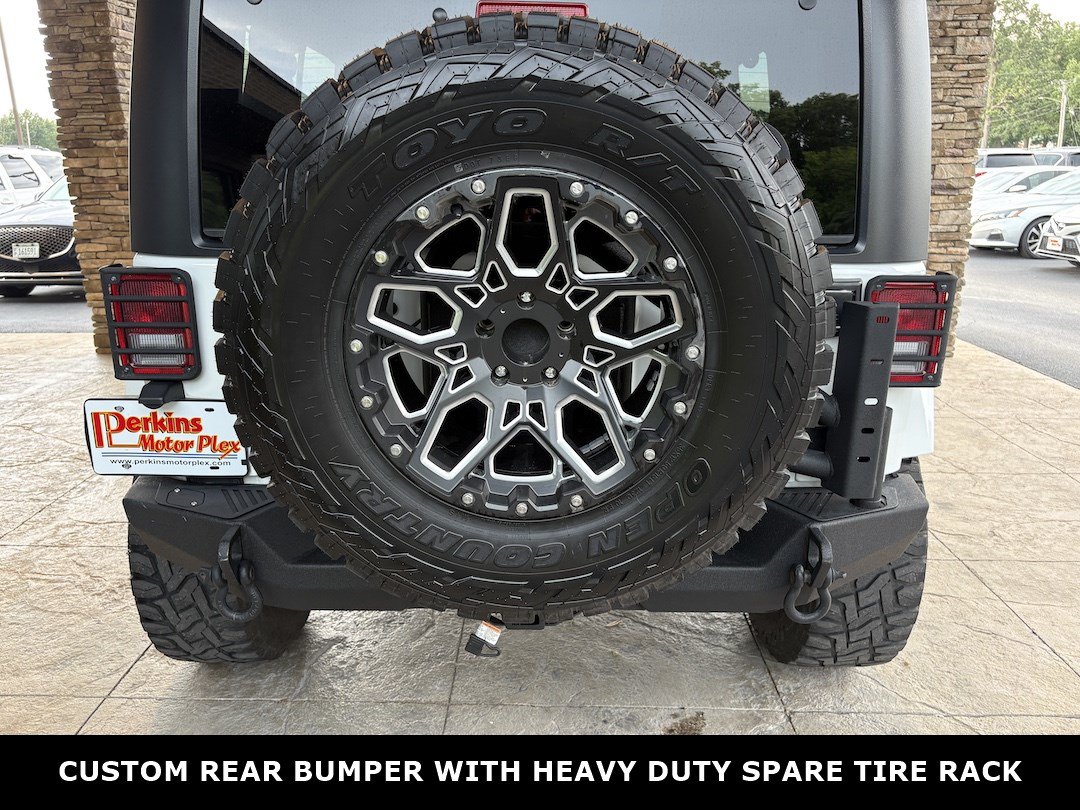 Used 2018 Jeep Wrangler Unlimited Sahara w/ Connectivity Group AWD/4WD image 14