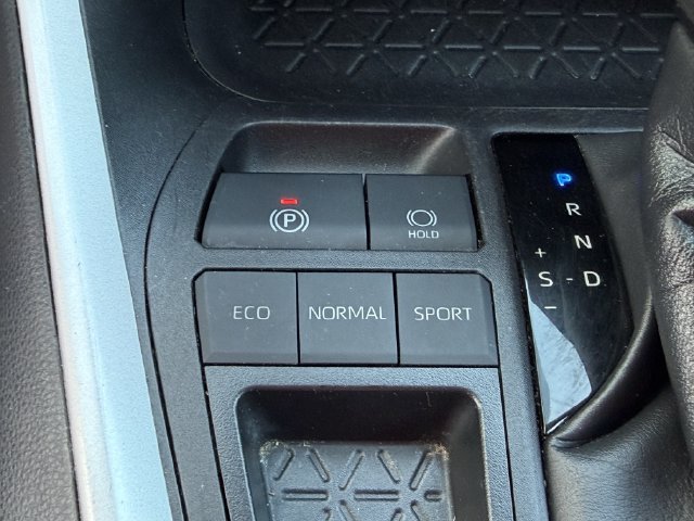 Used 2025 Toyota RAV4 XLE FWD image 21