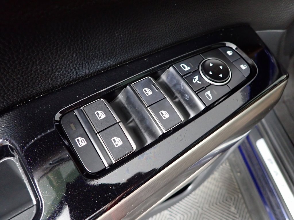 Used 2024 Nissan Pathfinder Platinum image 19