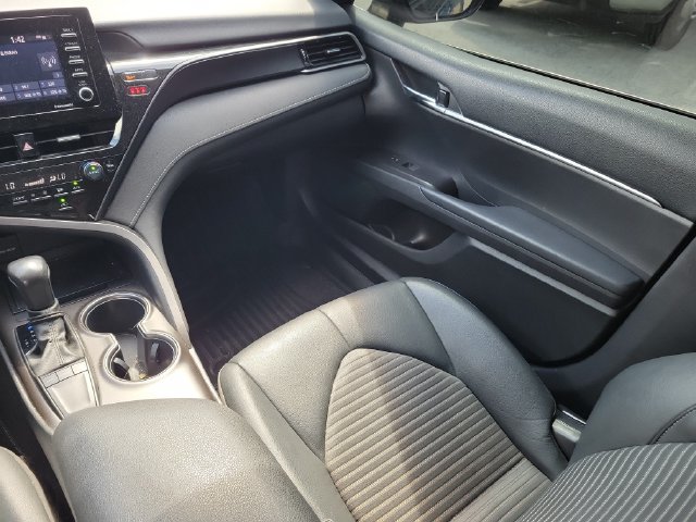 Used 2022 Toyota Camry SE FWD image 13