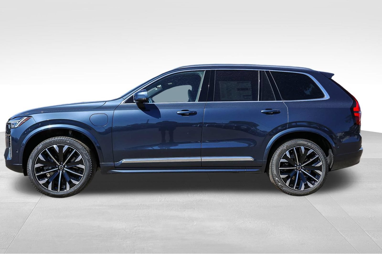 New 2026 Volvo XC90 T8 Plus w/ Protection Package Premier AWD/4WD image 7
