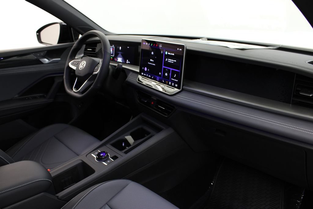 New 2026 Volkswagen Tiguan SE R-Line FWD image 24