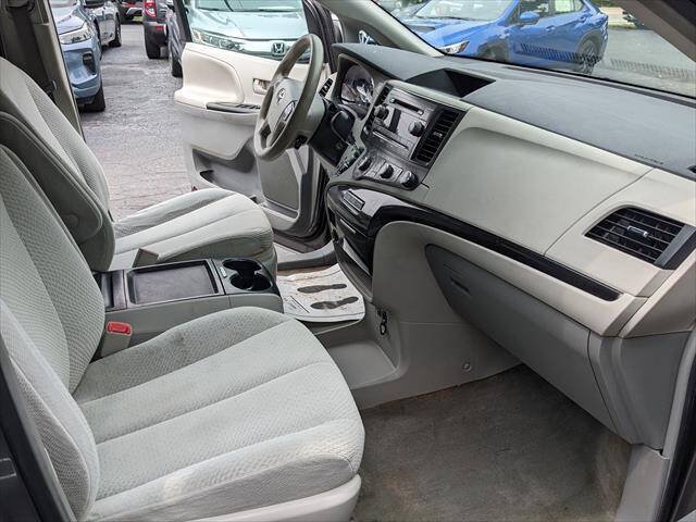 Used 2011 Toyota Sienna LE w/ Towing Pkg FWD image 15