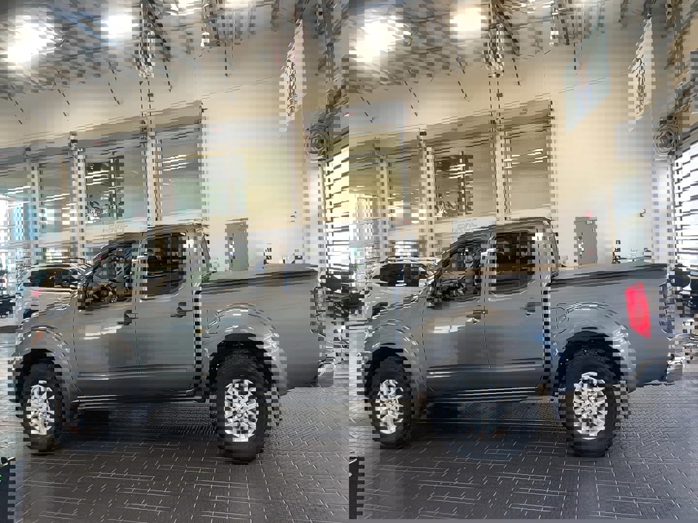 Used 2017 Nissan Frontier SV AWD/4WD image 4