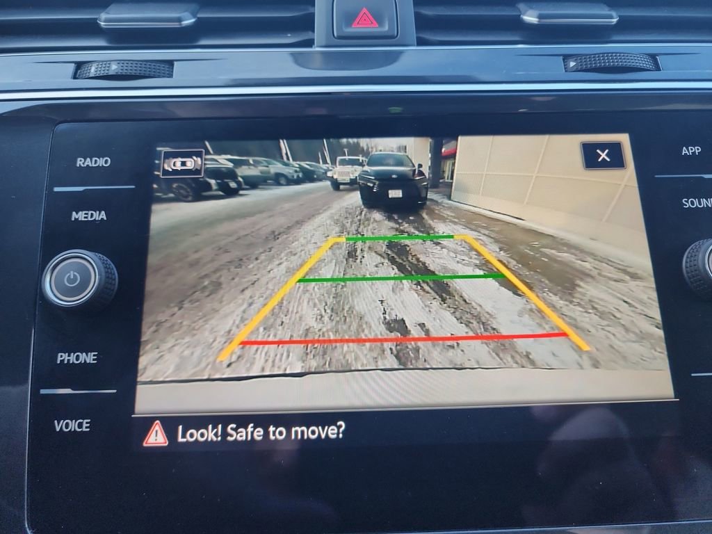 Used 2022 Volkswagen Tiguan SE R-Line image 17