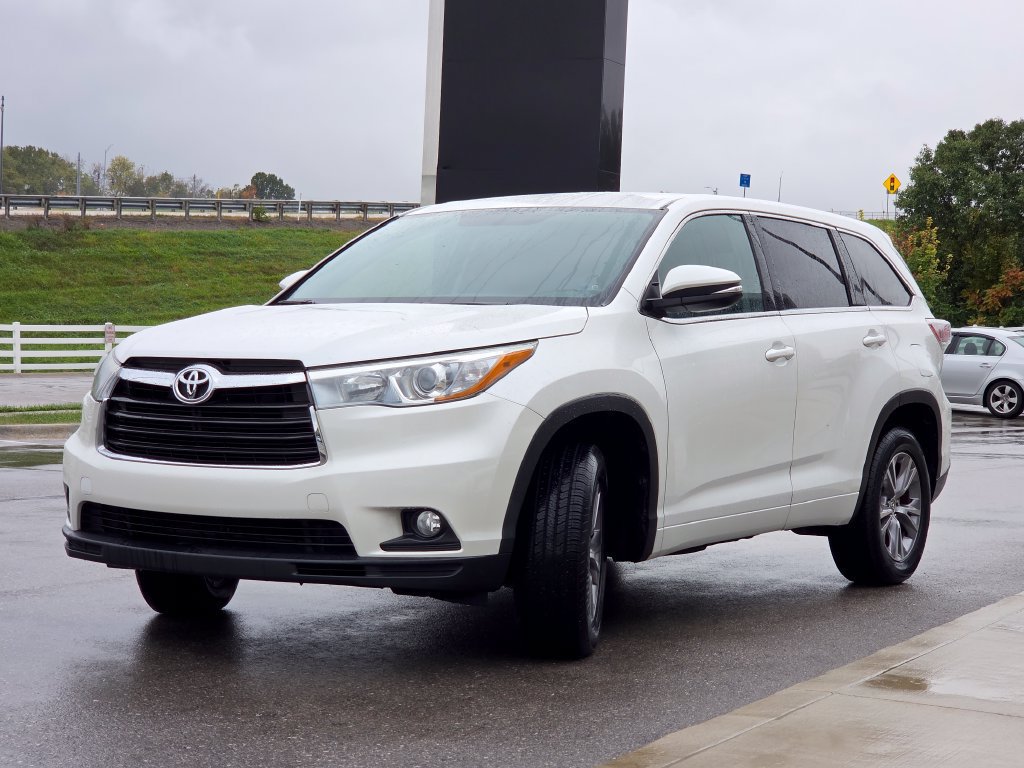 Used 2015 Toyota Highlander Plus FWD image 19