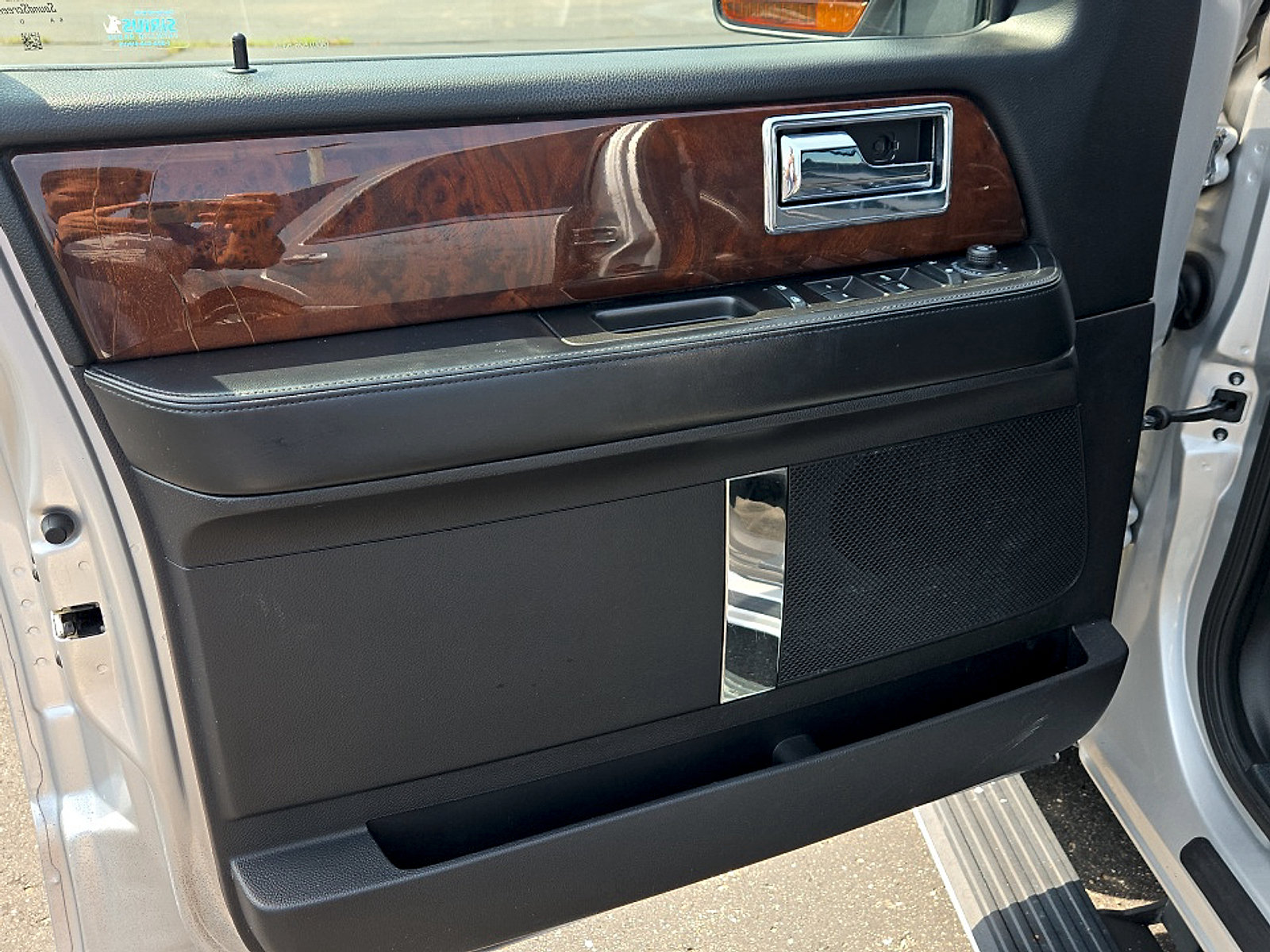 Used 2017 Lincoln Navigator Select AWD/4WD image 11