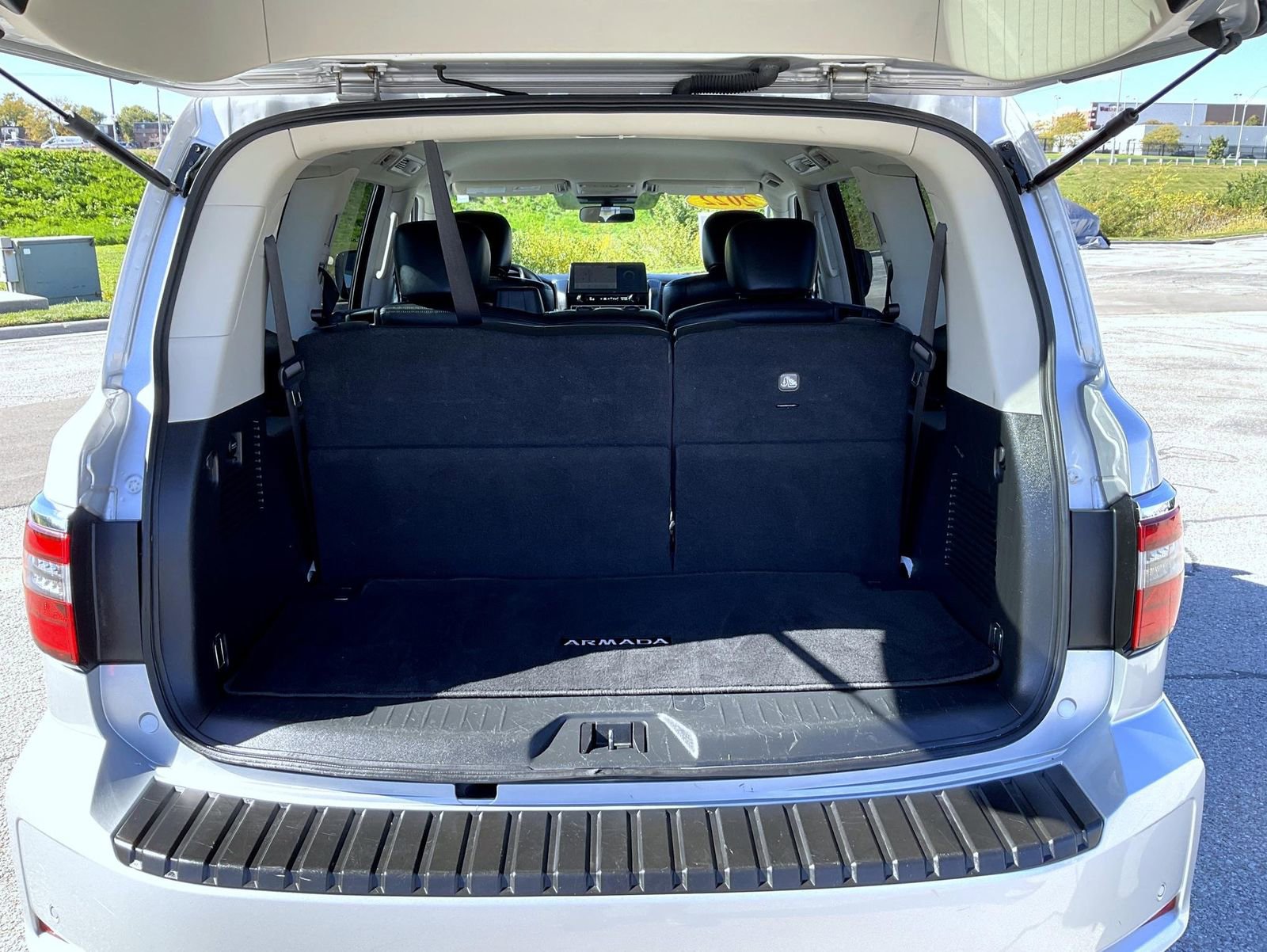 Used 2022 Nissan Armada SV image 23