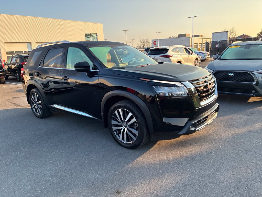 Used 2022 Nissan Pathfinder Platinum AWD/4WD image 2