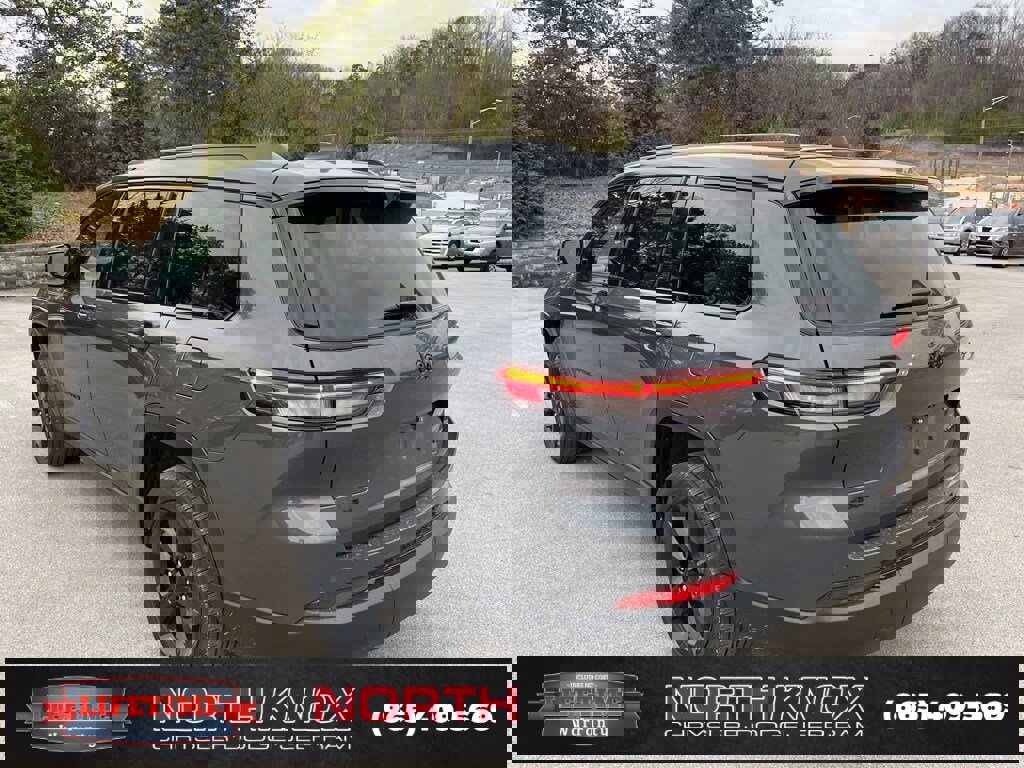 Used 2024 Jeep Grand Cherokee L Limited w/ Luxury Tech Group II image 4