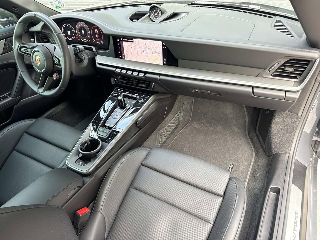 Used 2025 Porsche 911 Carrera image 17