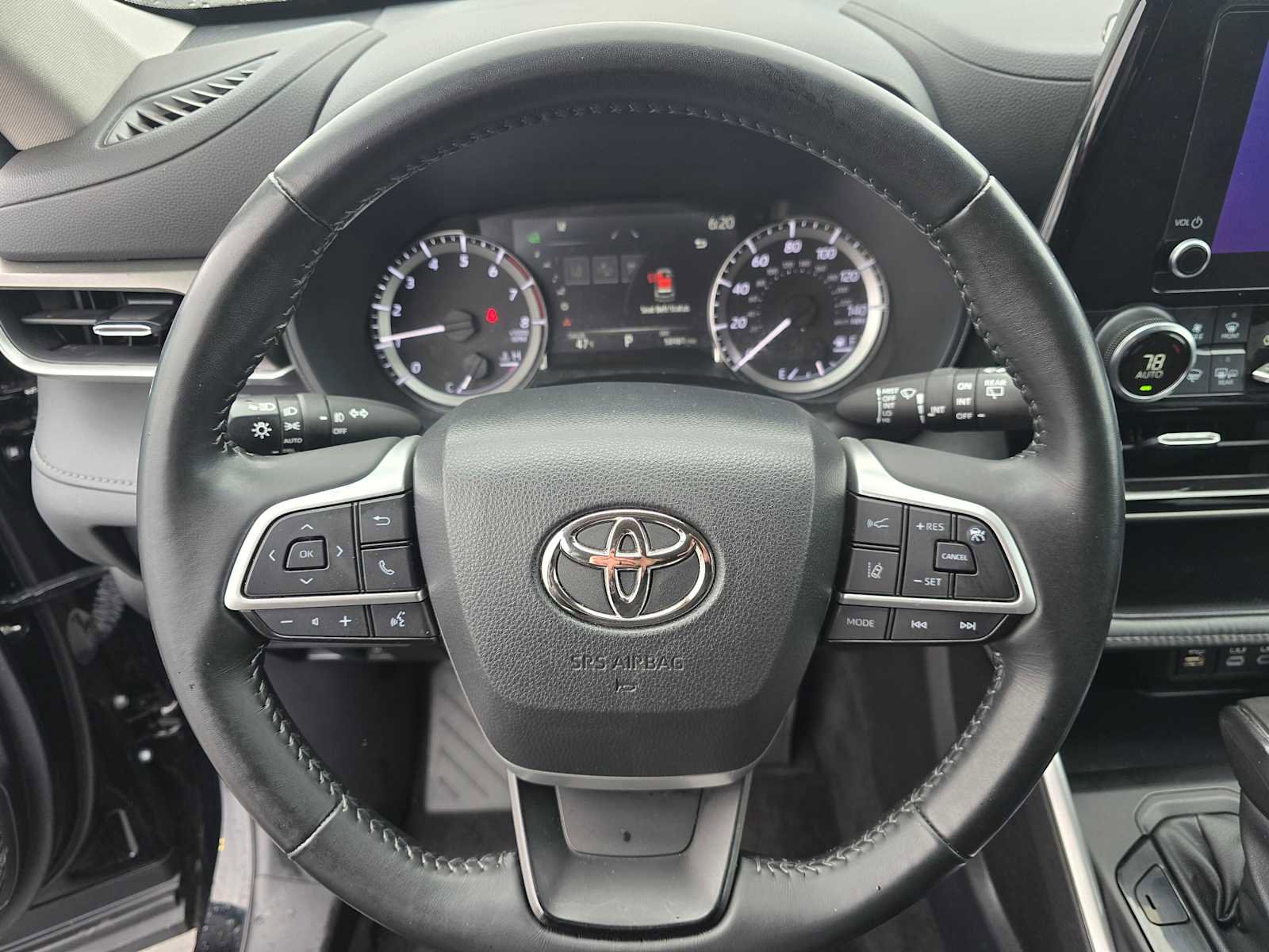 Used 2023 Toyota Highlander LE AWD/4WD image 29