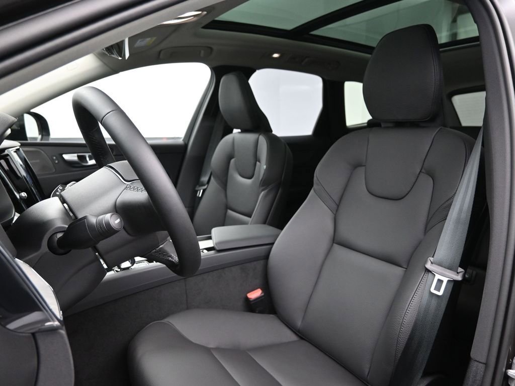 New 2025 Volvo XC60 B5 Plus w/ Protection Package Premier image 20