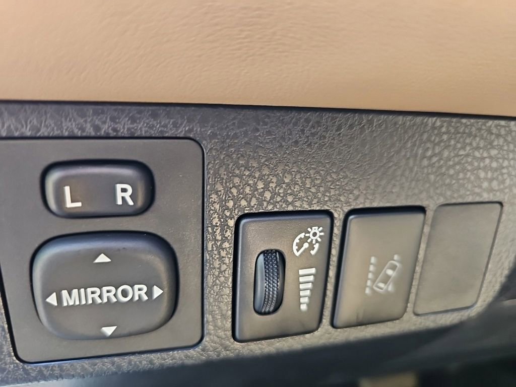 Used 2018 Toyota RAV4 XLE FWD image 14