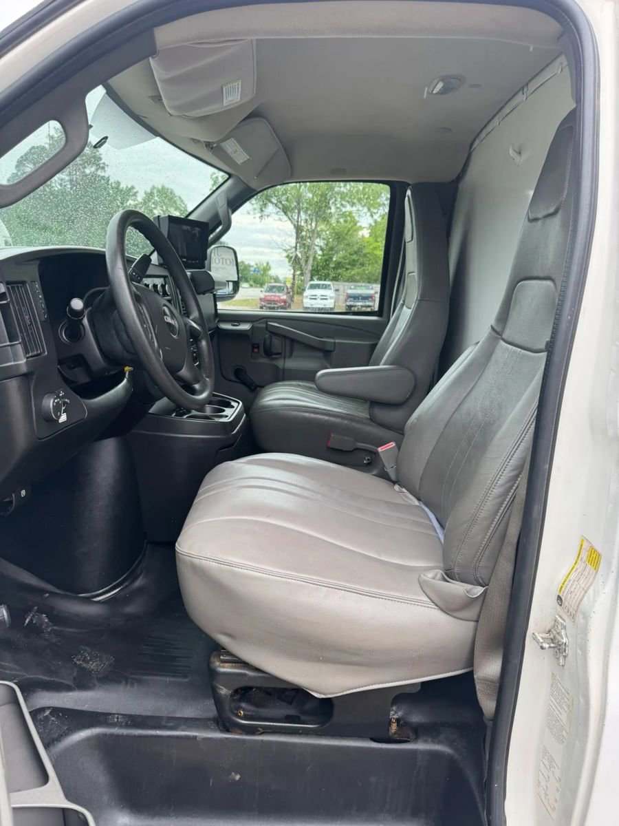 Used 2016 GMC Savana 3500 RWD image 14