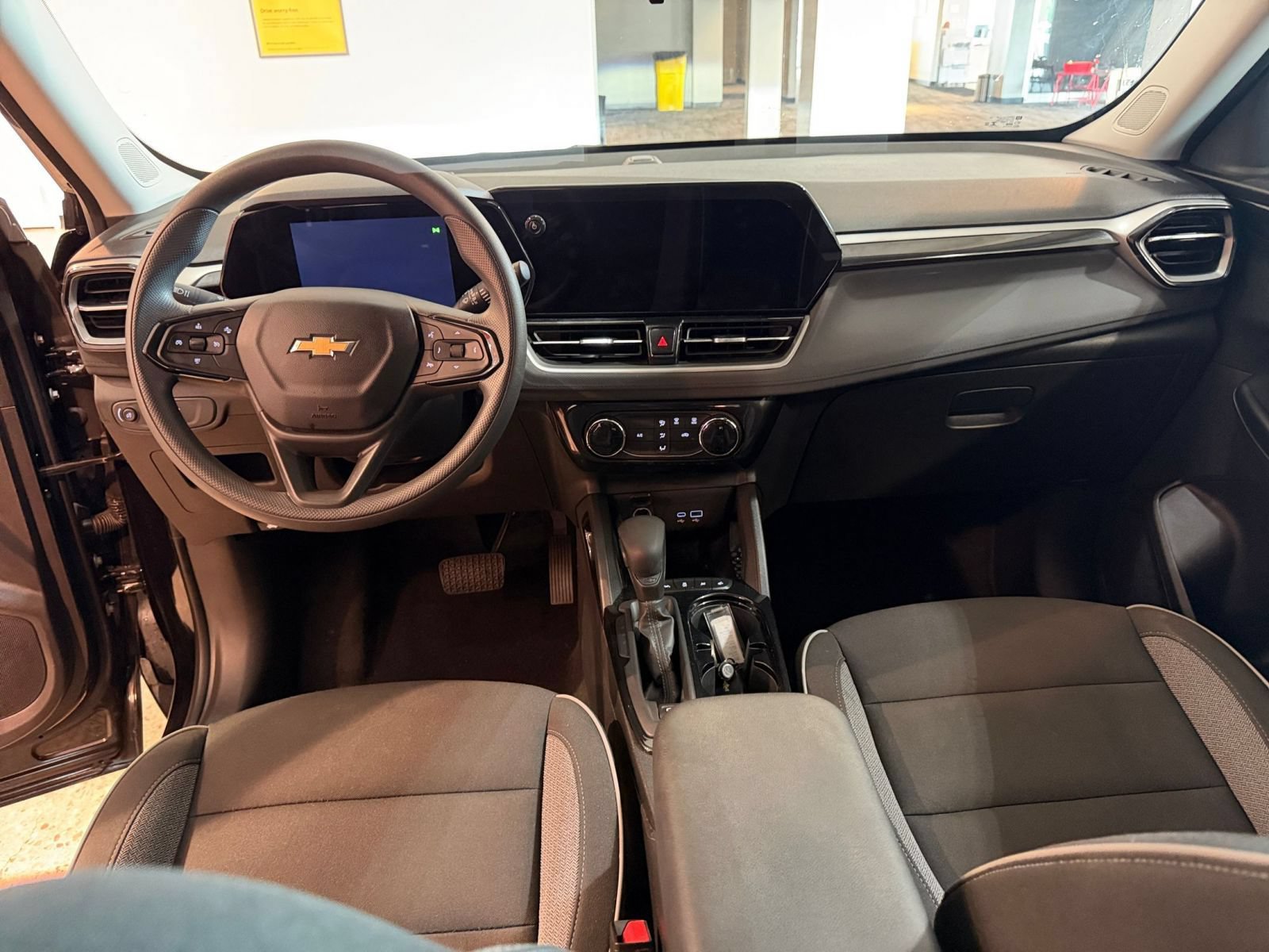 Used 2025 Chevrolet TrailBlazer LT FWD image 27