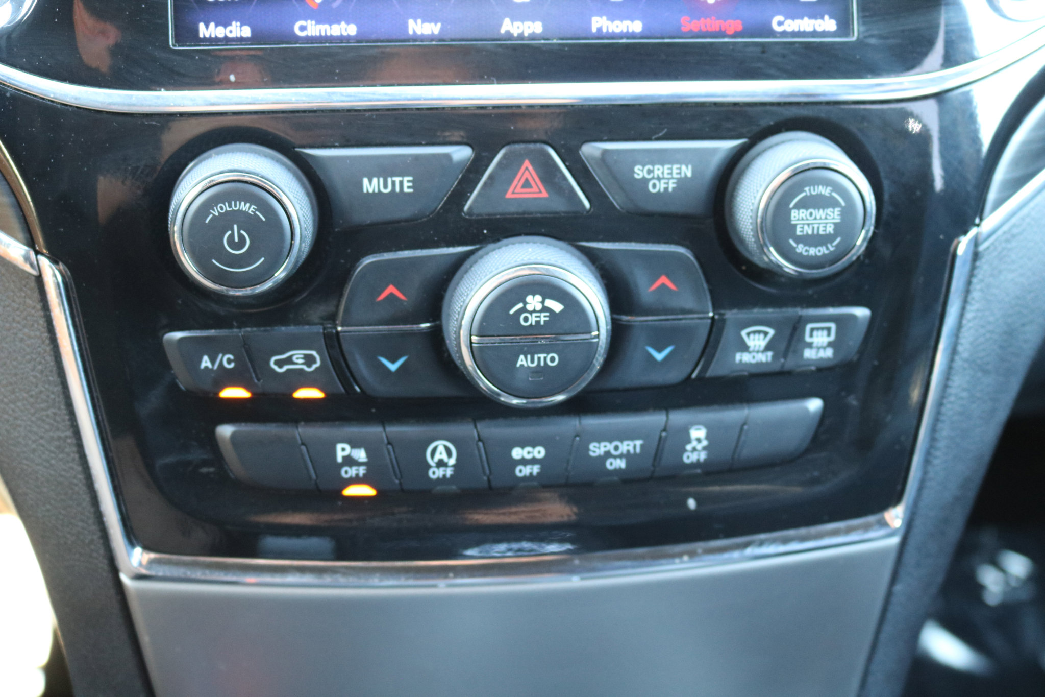 Used 2021 Jeep Grand Cherokee Limited w/ Luxury Group II image 27