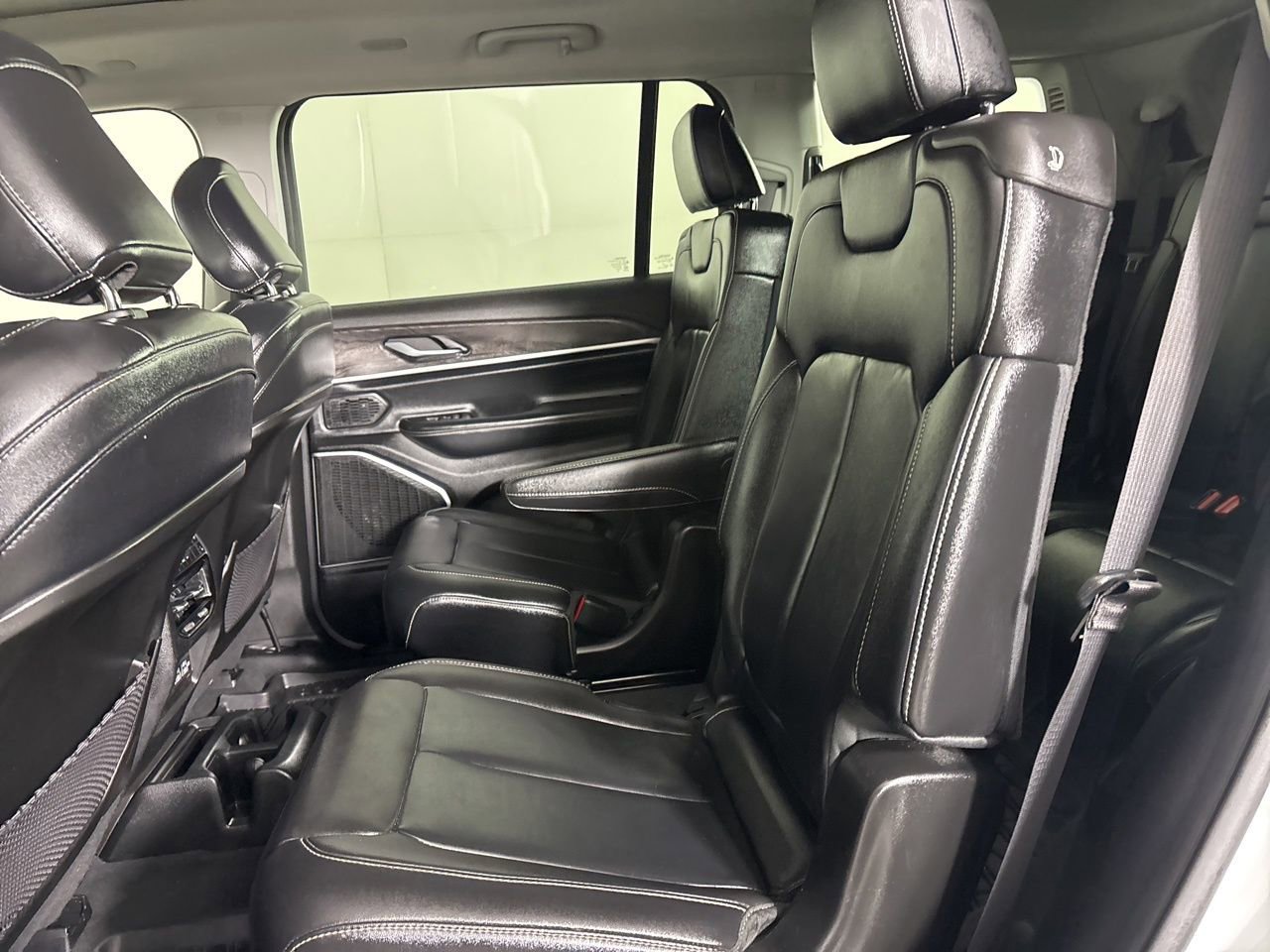 Used 2022 Jeep Grand Cherokee L Limited image 24