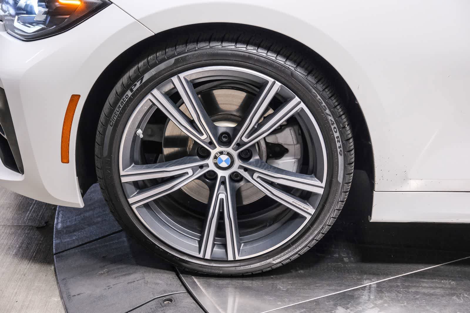 Used 2022 BMW 330i Sedan w/ M Sport Package RWD image 10
