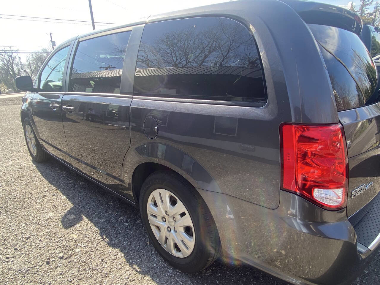 Used 2018 Dodge Grand Caravan SE w/ UConnect Hands-Free Group image 7