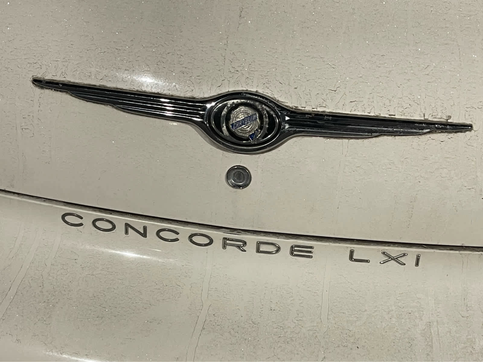 Used 2004 Chrysler Concorde LXi image 8