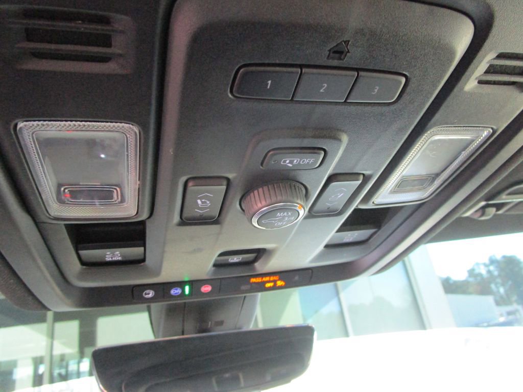 Used 2021 Chevrolet Tahoe Premier w/ Premium Package image 33