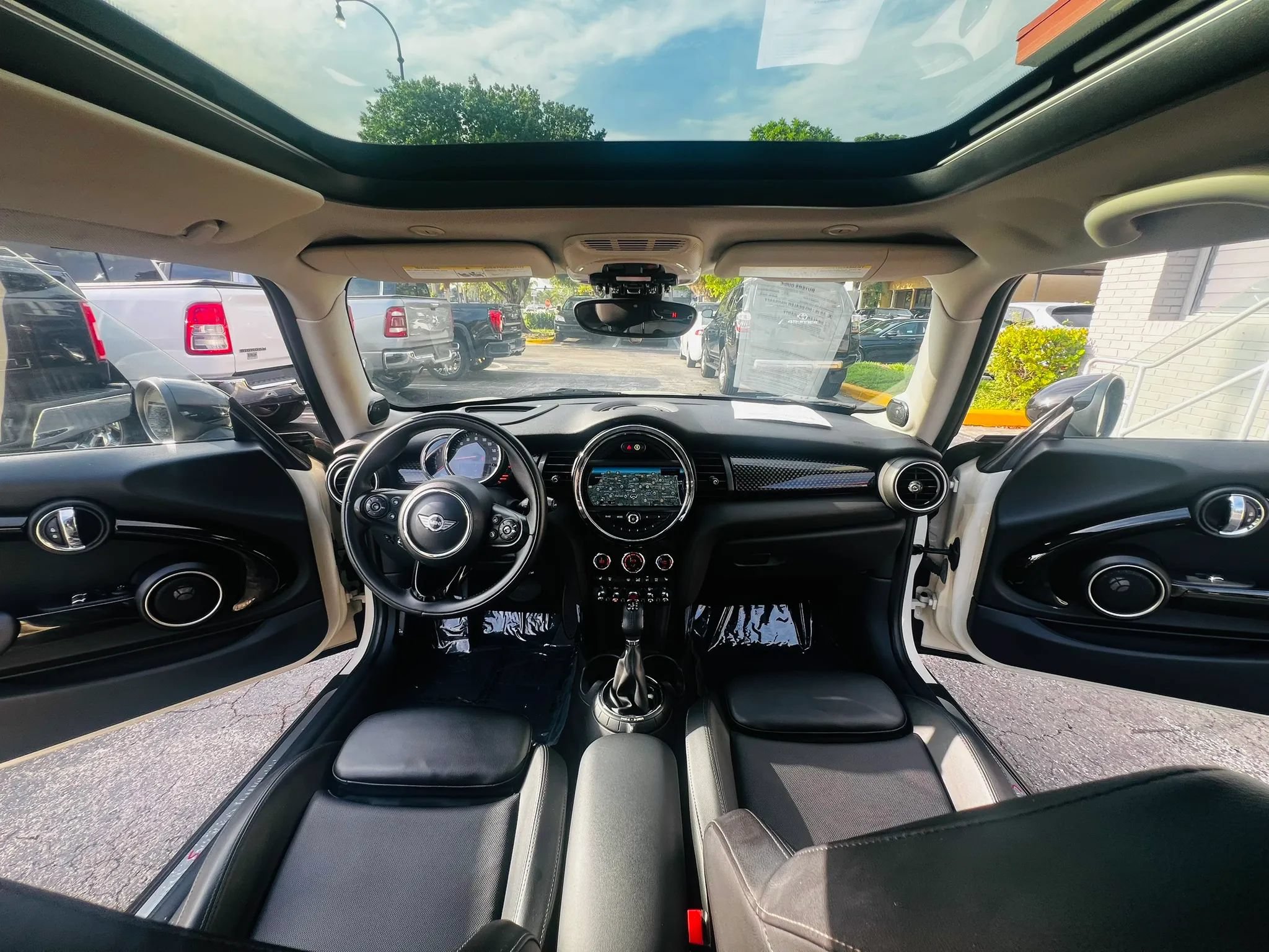 Used 2015 MINI Cooper S w/ Park Assistant Package FWD image 20