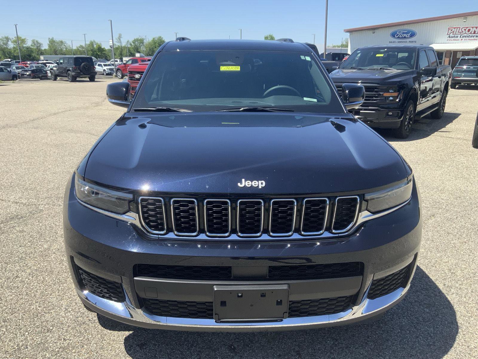 Used 2024 Jeep Grand Cherokee L Limited AWD/4WD image 3