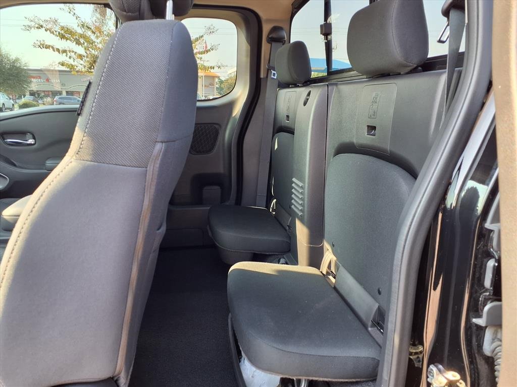 Used 2022 Nissan Frontier SV image 18