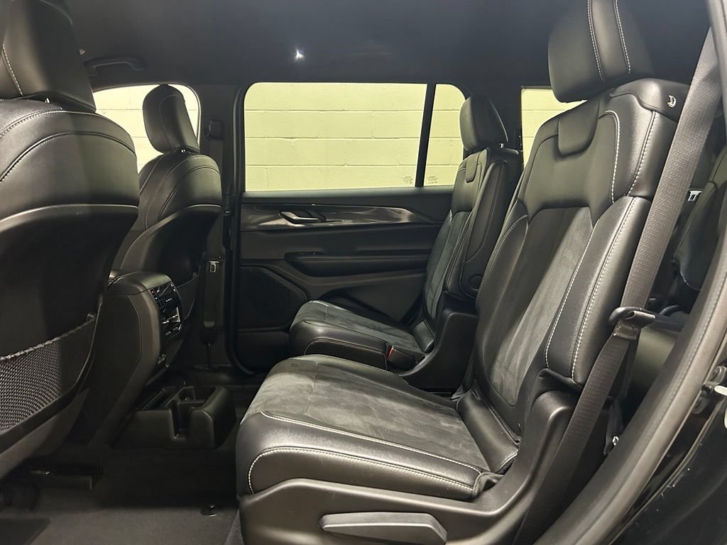 Used 2023 Jeep Grand Cherokee L Laredo AWD/4WD image 8