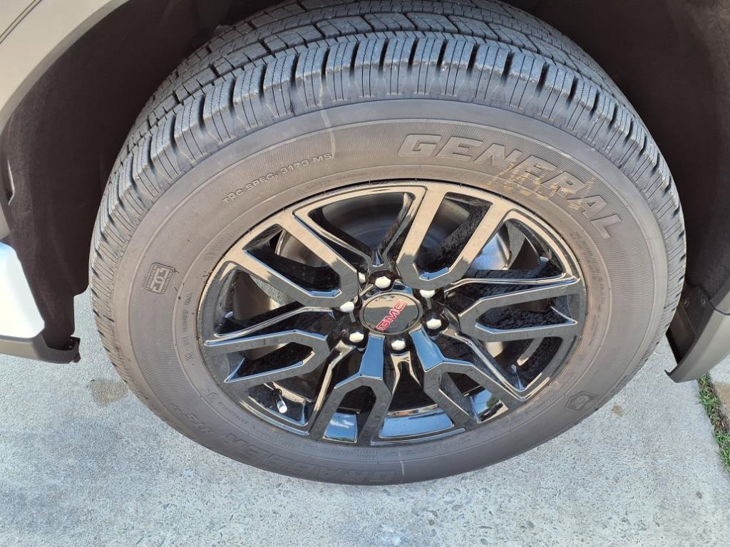 New 2025 GMC Sierra 1500 Elevation image 9