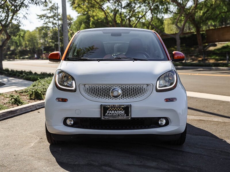 Used 2016 smart fortwo pure RWD image 2