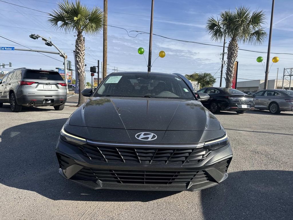 Used 2024 Hyundai Elantra SEL image 3