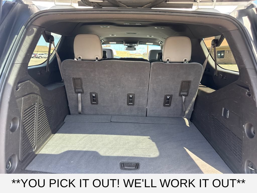 Used 2024 Chevrolet Suburban LT RWD image 9