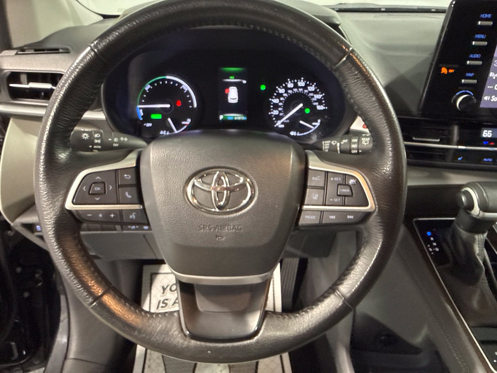 Used 2024 Toyota Sienna XLE FWD image 41