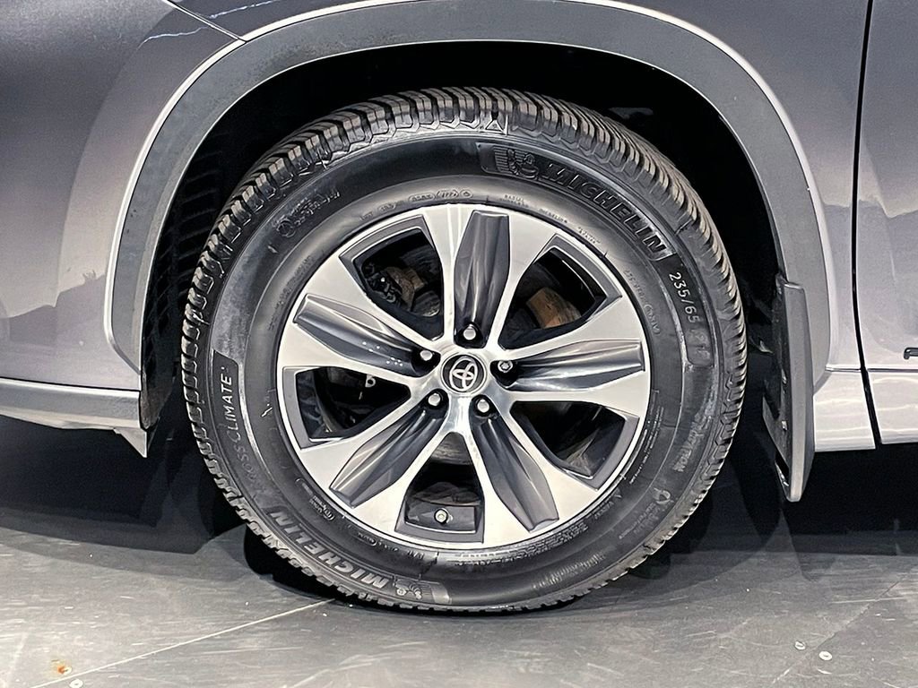 Used 2021 Toyota Highlander XLE image 16