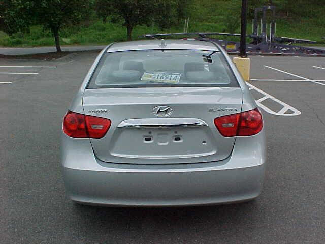 Used 2010 Hyundai Elantra GLS image 6