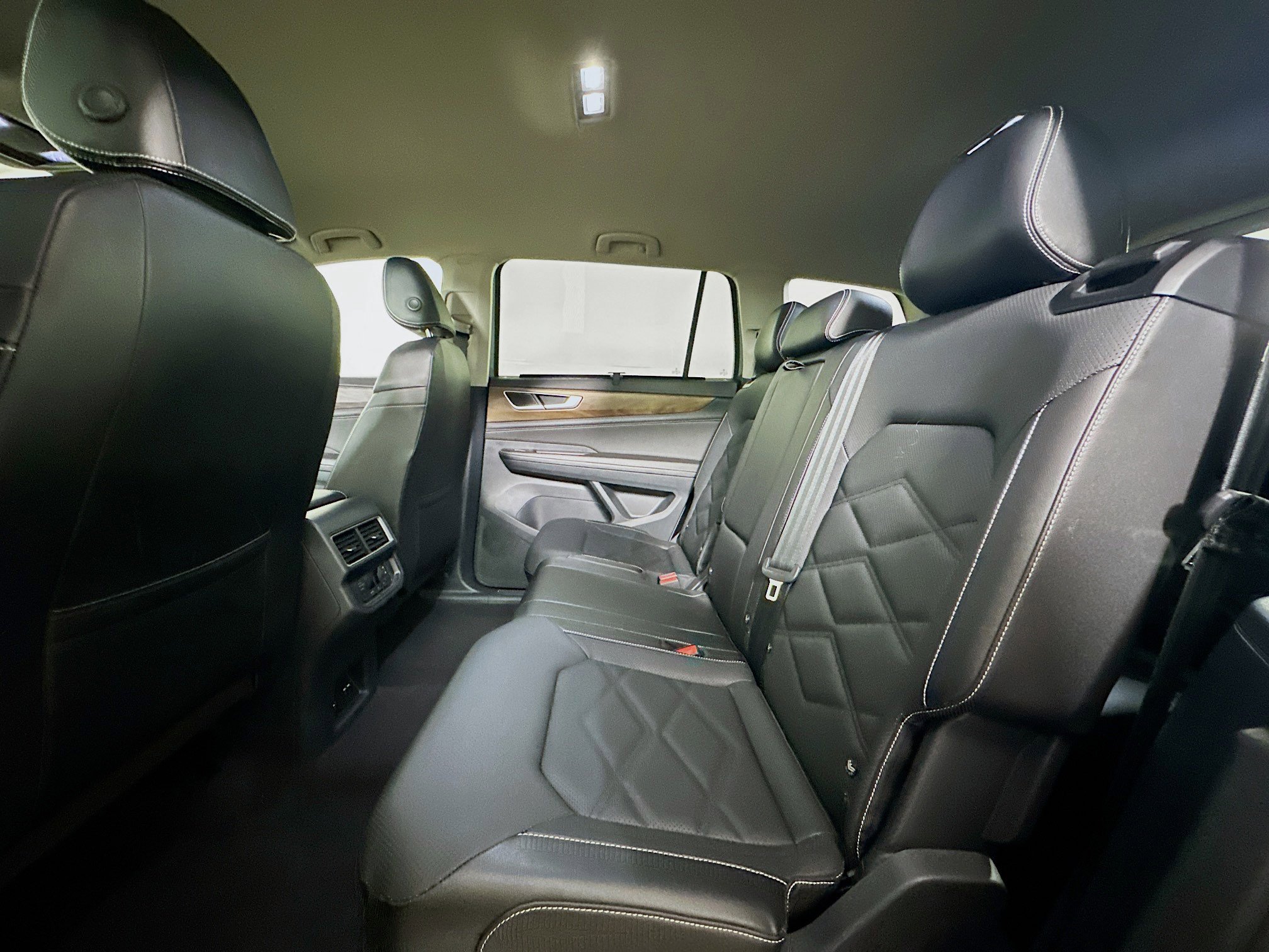 Used 2025 Volkswagen Atlas SE AWD/4WD image 27