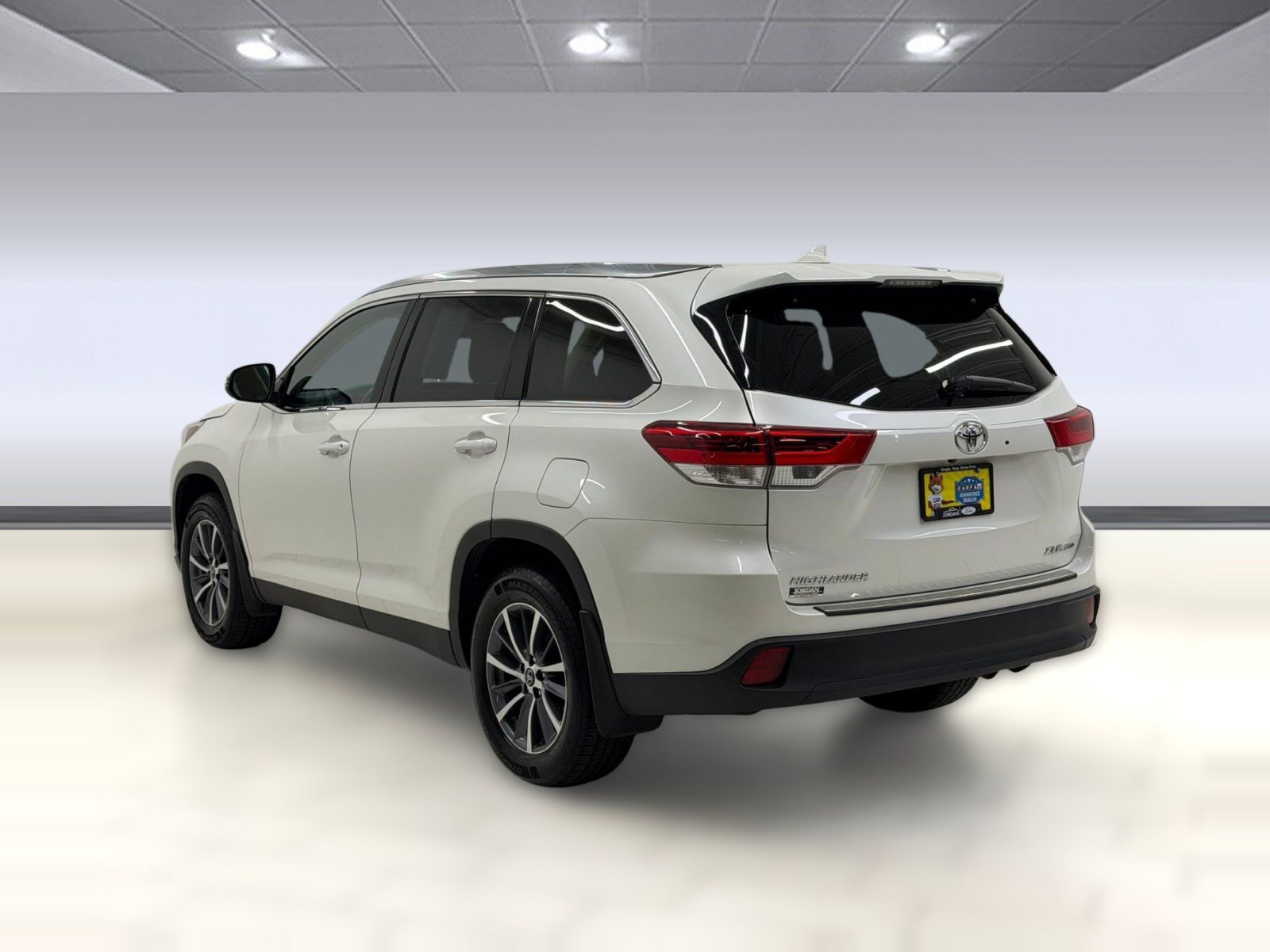 Used 2019 Toyota Highlander XLE AWD/4WD image 2