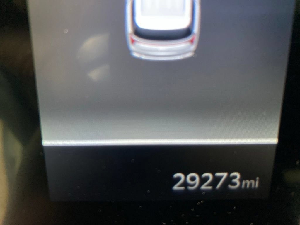 Used 2025 Kia Carnival FWD image 2