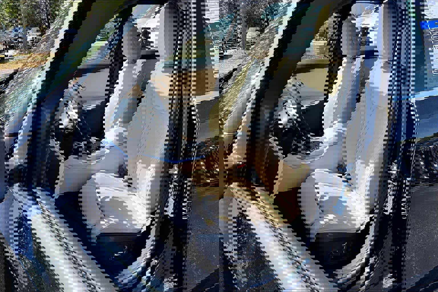 Certified 2025 BMW 330i Sedan w/ Convenience Package image 8