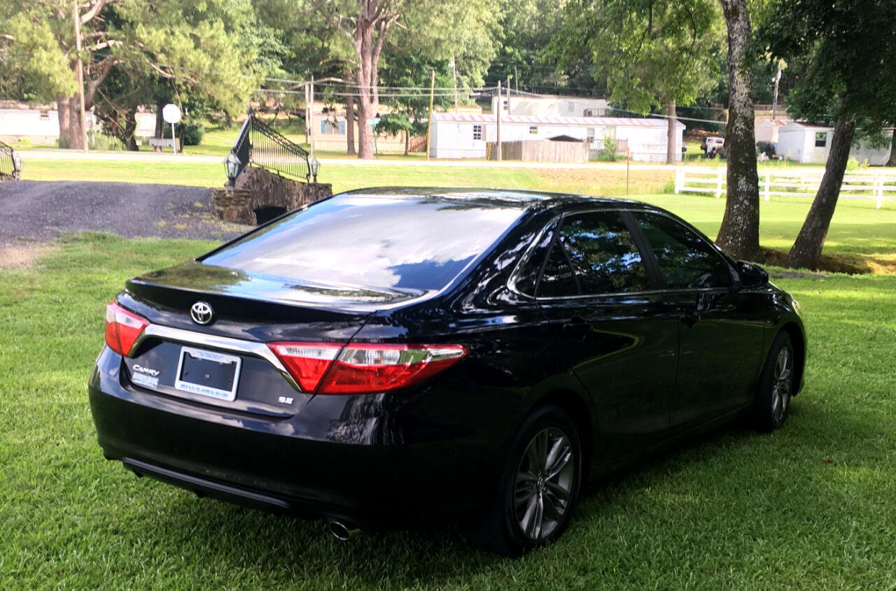 Used 2017 Toyota Camry SE image 5