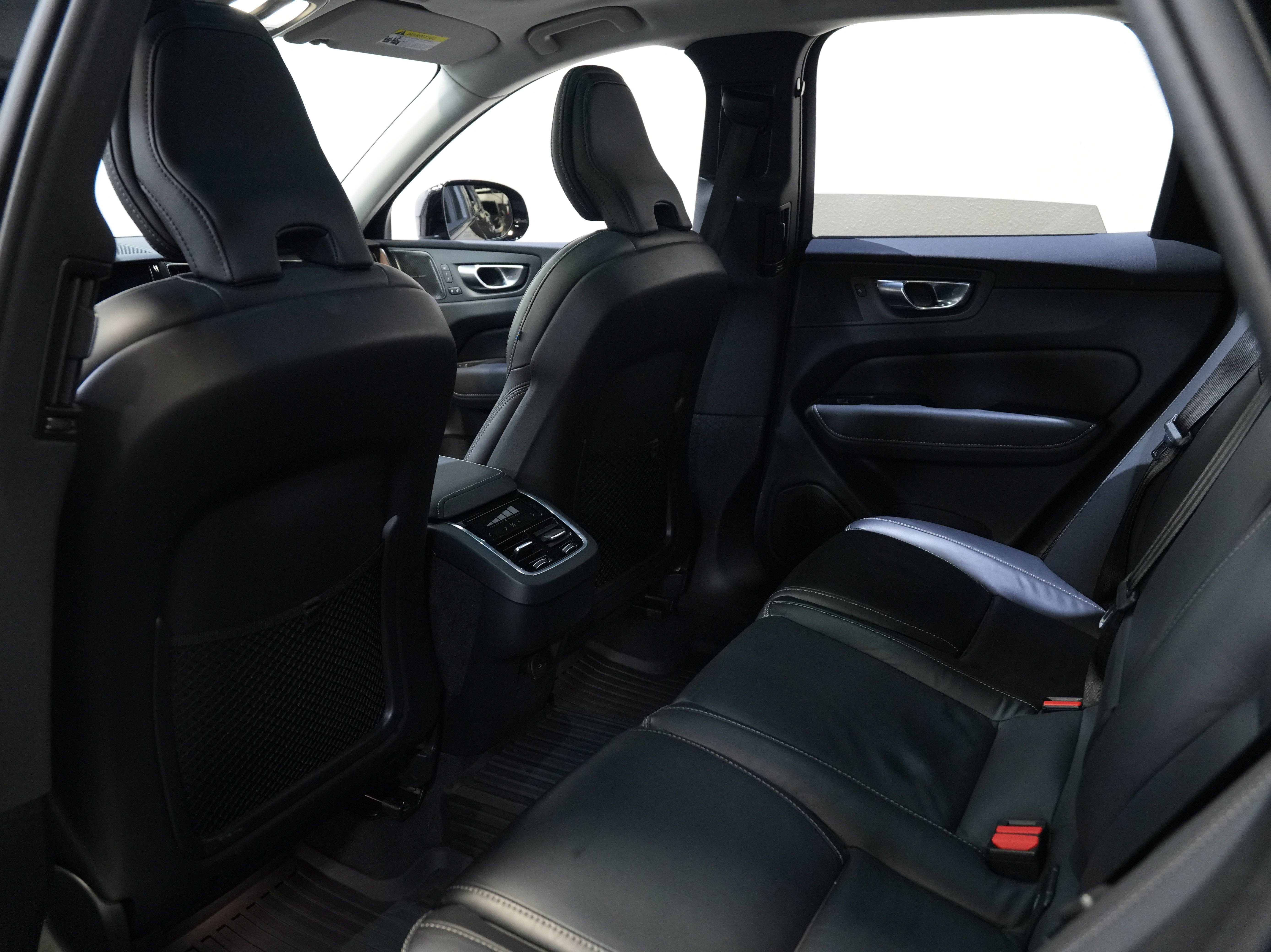 Used 2024 Volvo XC60 B5 Ultimate w/ Protection Package Premier image 36