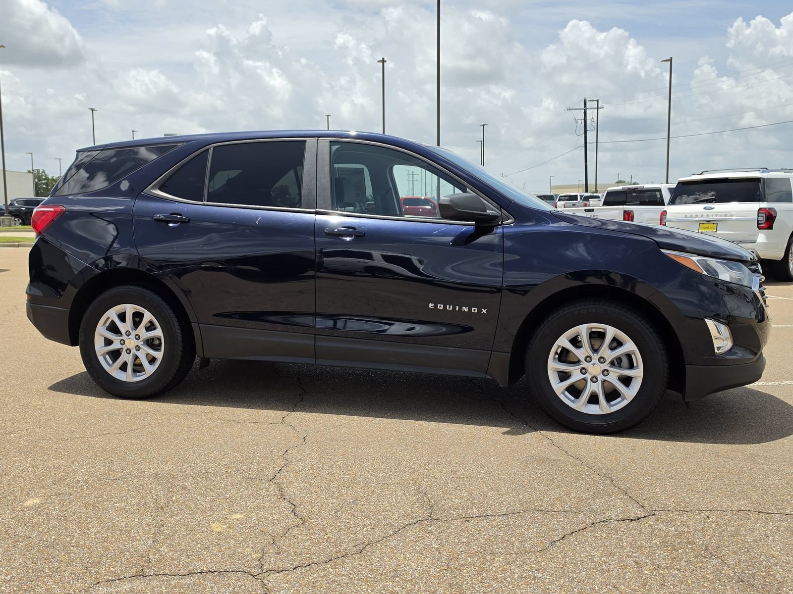 Used 2020 Chevrolet Equinox LS w/ LS Convenience Package FWD image 4