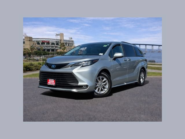 Certified 2025 Toyota Sienna XLE