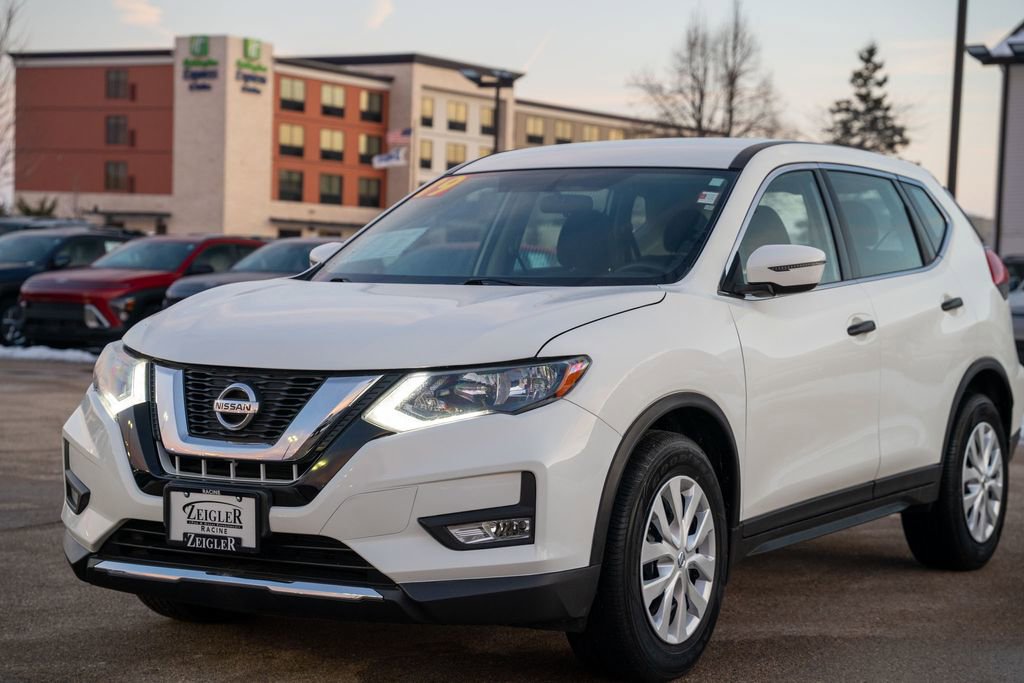 Used 2019 Nissan Rogue SV image 3