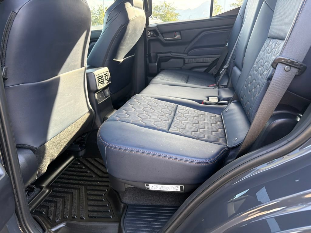 Used 2025 Toyota 4Runner Platinum AWD/4WD image 19