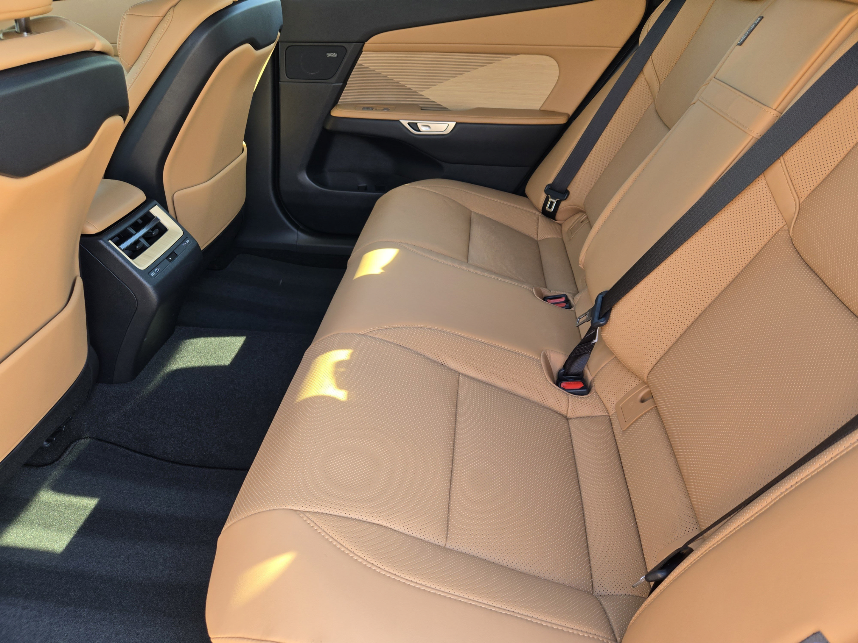 New 2026 Lexus ES 350e w/ Cold Area Package FWD image 18