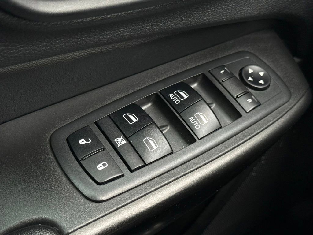 Used 2019 Jeep Cherokee Trailhawk AWD/4WD image 21